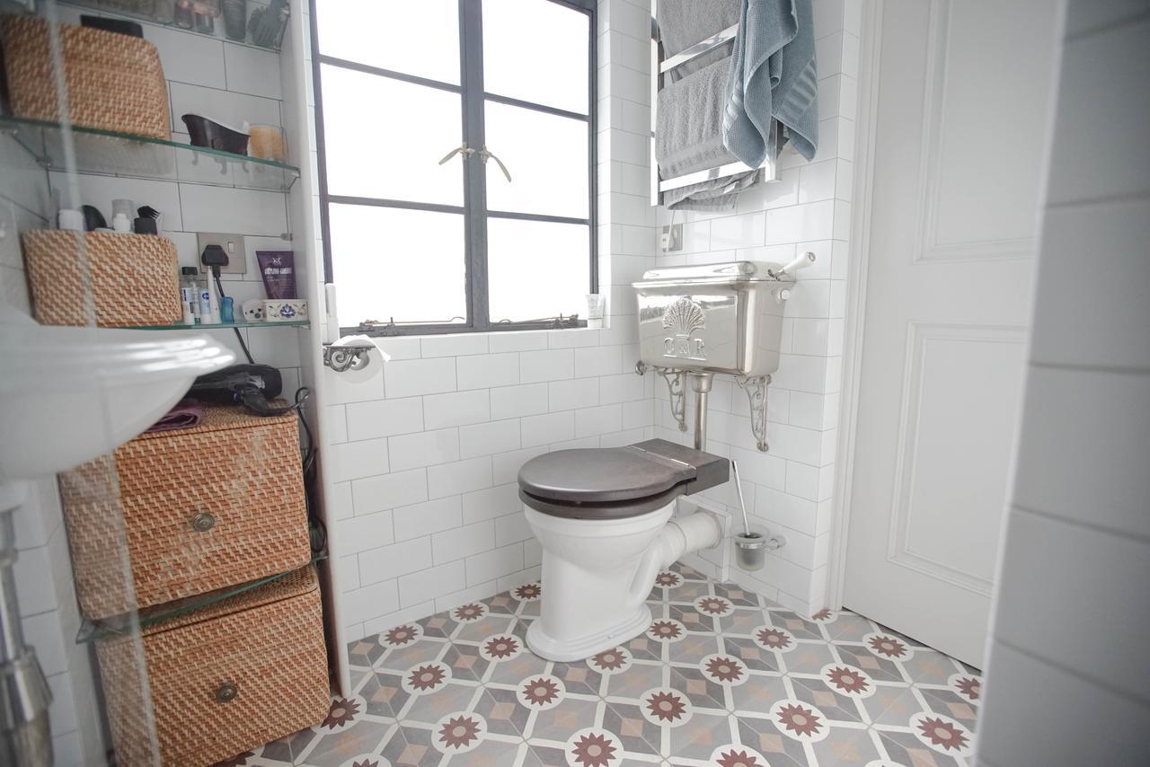 French Style Cozy In Poho Hong Kong
